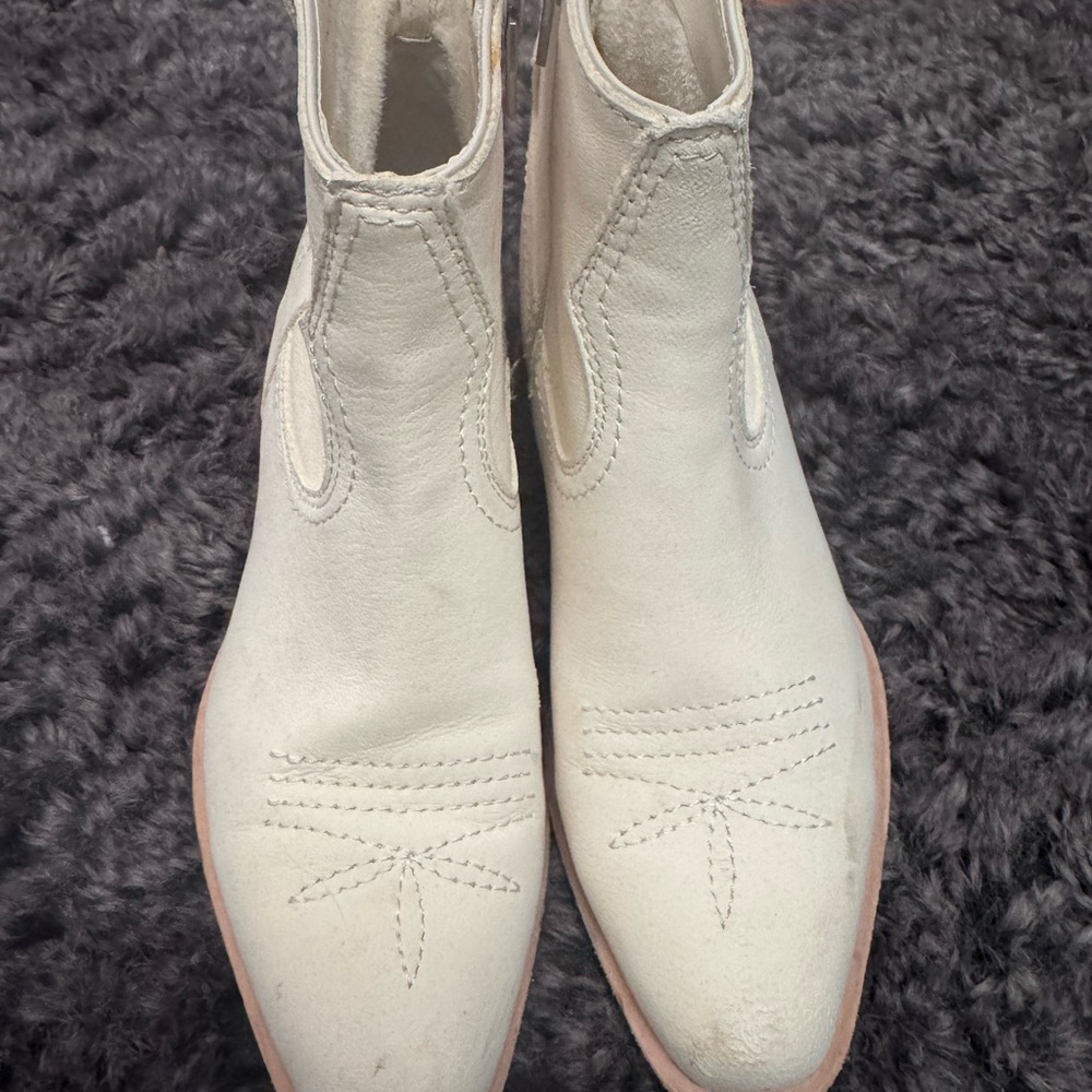 Size 6.5 Women’s Vita Women’s Western Ankle Boots